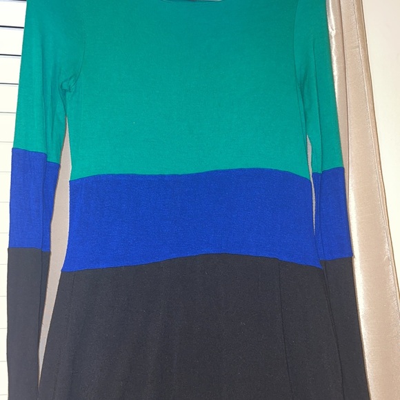 Soprano Body Con Long Sleeved Color Block Dress - Picture 2 of 4